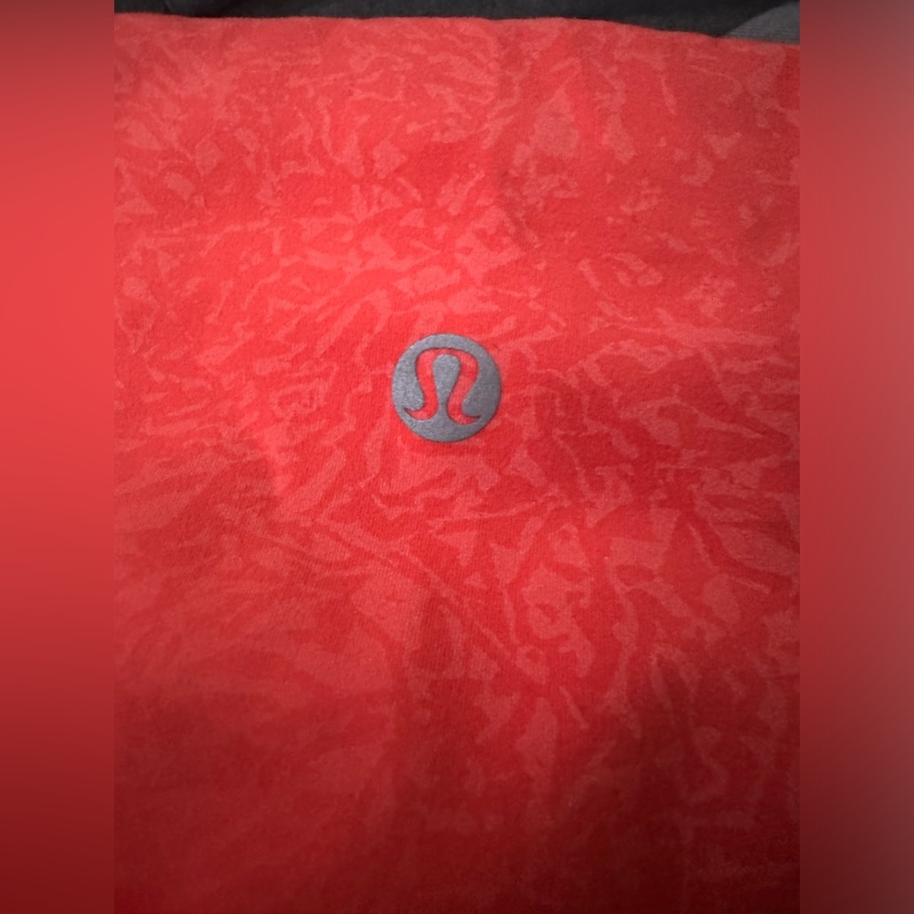 Lululemon HR shorts NWOT! Size 6 - Picture 9 of 9